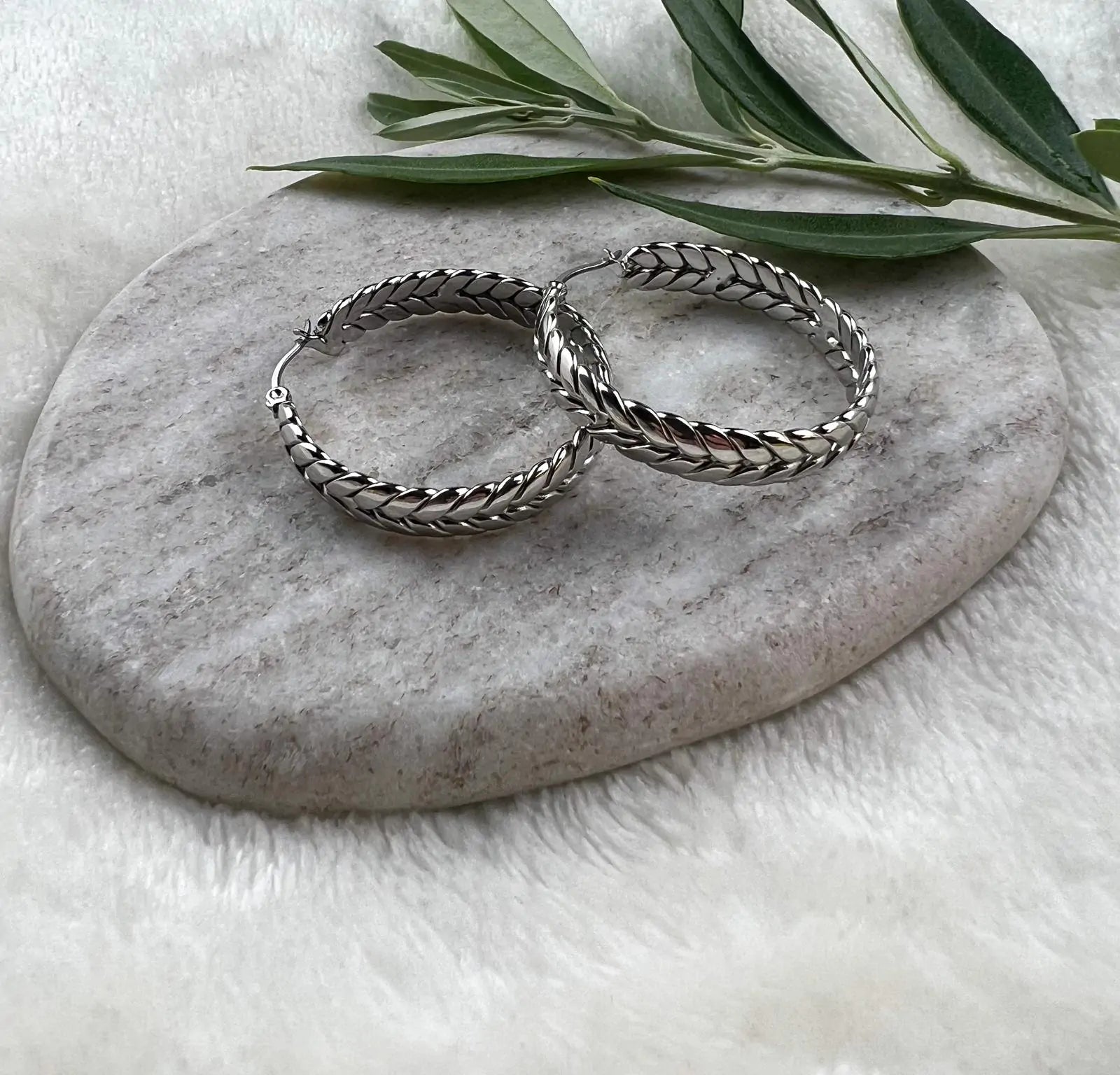 Oorbellen ‘Feathered Circlets’